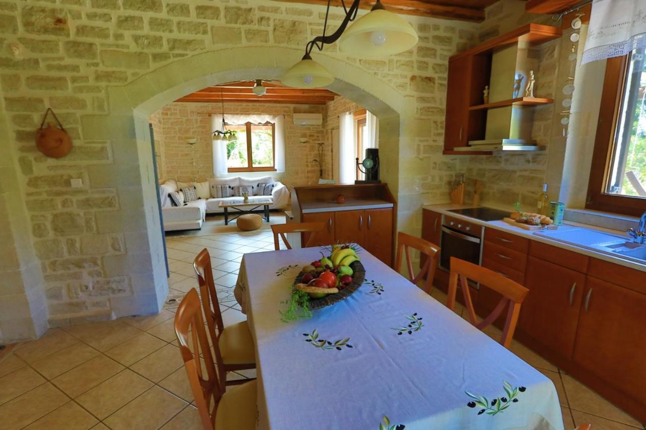 Villa Harmony, Steinvilla Prinés Buitenkant foto