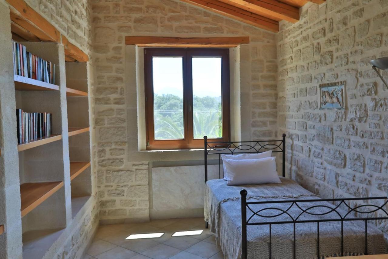 Villa Harmony, Steinvilla Prinés Buitenkant foto